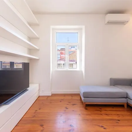 Amazing 4bdr Flat In Areeiro By Lovelystay *