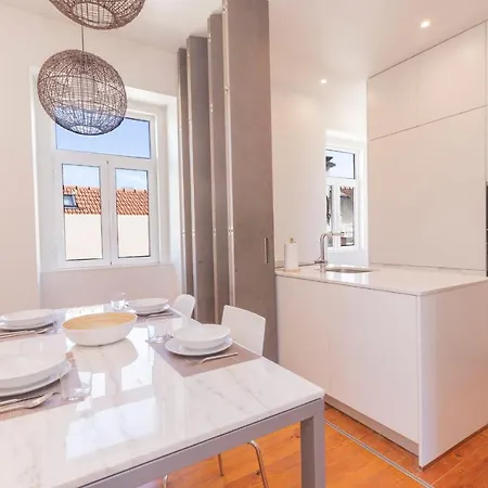 Apartment Amazing 4bdr Flat In Areeiro By Lovelystay
