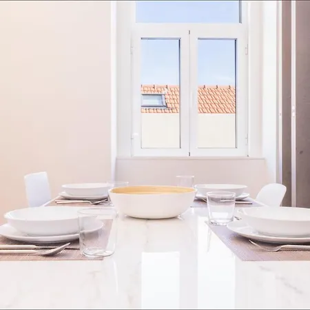Apartment Amazing 4bdr Flat In Areeiro By Lovelystay *
