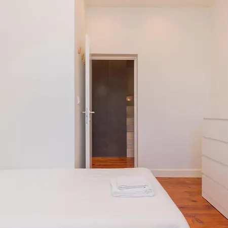 Amazing 4bdr Flat In Areeiro By Lovelystay