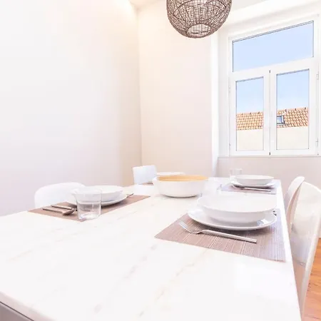 Spacious 4bdr Flat In Areeiro By Lovelystay Apartamento Lisboa