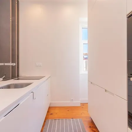 Spacious 4bdr Flat In Areeiro By Lovelystay Apartamento *