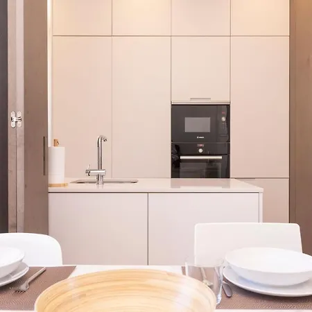 Apartamento Spacious 4bdr Flat In Areeiro By Lovelystay *