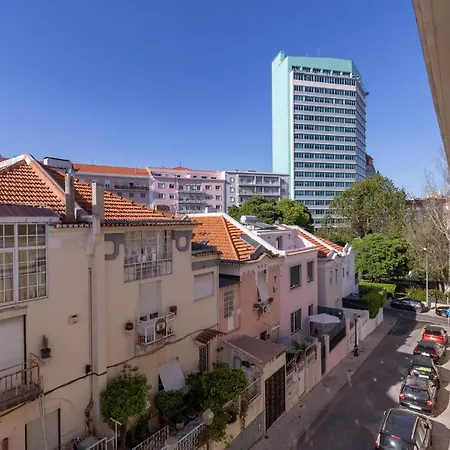 Apartamento Spacious 4bdr Flat In Areeiro By Lovelystay Lisboa