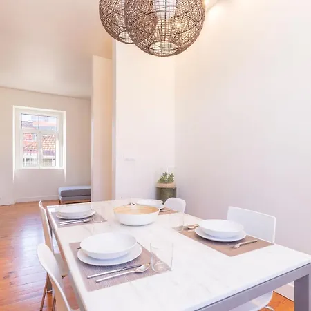 Spacious 4bdr Flat In Areeiro By Lovelystay Lisboa